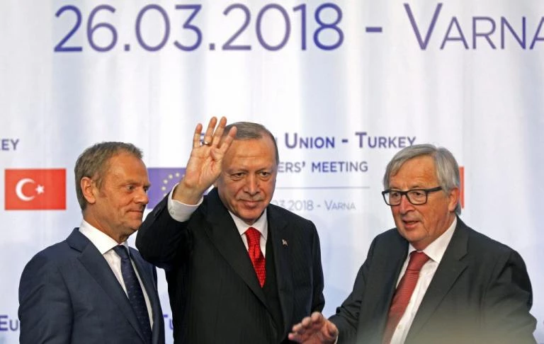 Προκλητικός πάλι ο Ερντογάν: Έκανε «ραμπιά» και στην Βάρνα (εικόνες)